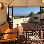 Romantic Apartment, 5 Mins From Beach With Scenic View & 350Mbps High Speed Wifi